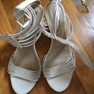 Ellen Tracy strapy ankle sandal - cream
